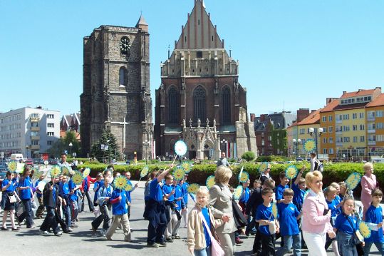 Przejcie korowodem przez miasto